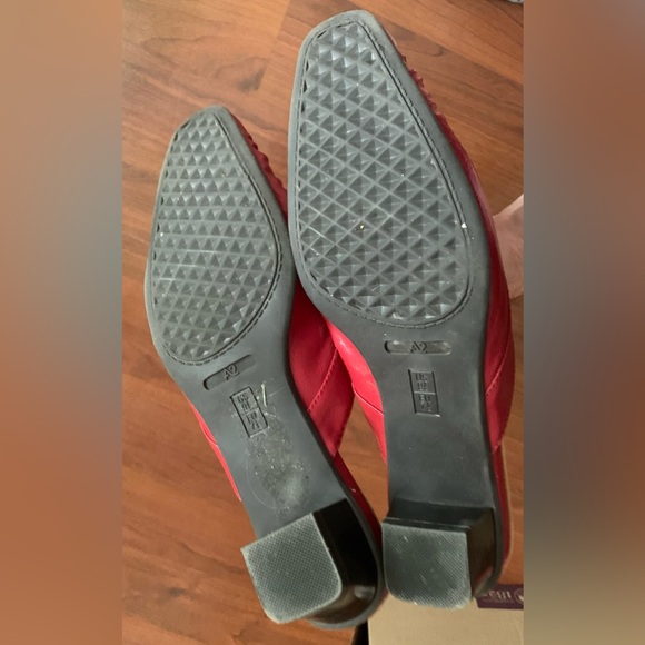 CLARKs Women’s Leather Kitten Heel Red Size 9.5 - VINTAGE STYLE - Picture 5 of 8